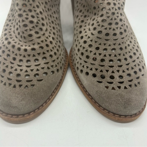 Jeffrey Campbell Rosalee Taupe Beige Perforated High Heel Booties Women 8 EUC - Picture 3 of 11